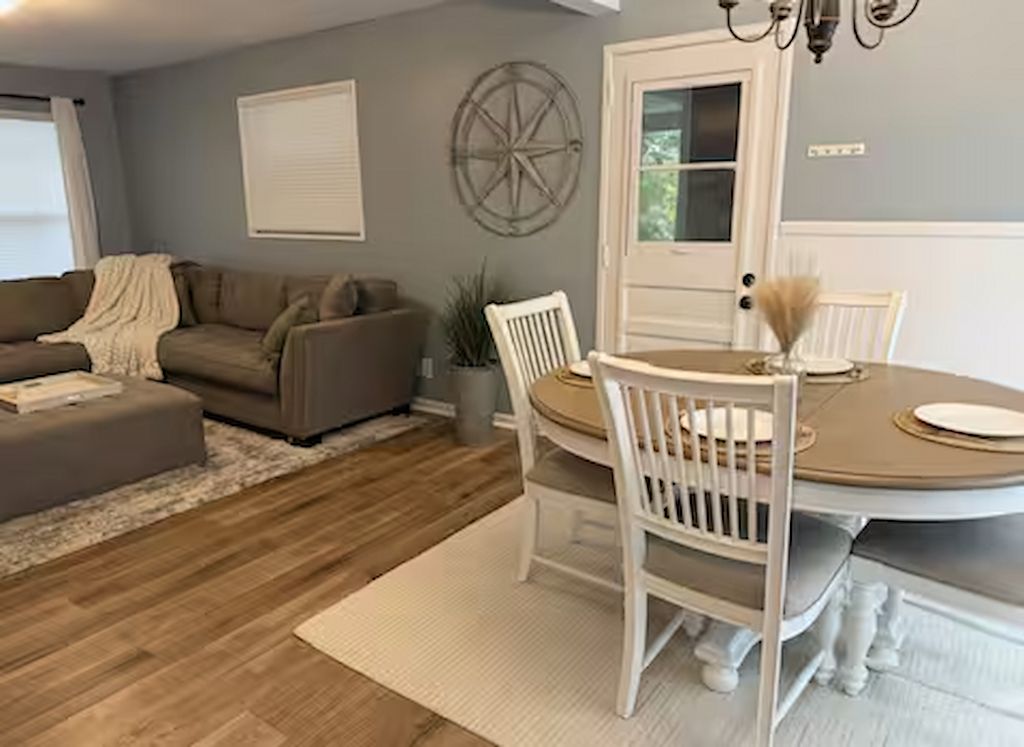 Renovated James Island Cottage  10 Minutes To Charleston & Folly Beach - Charleston, SC