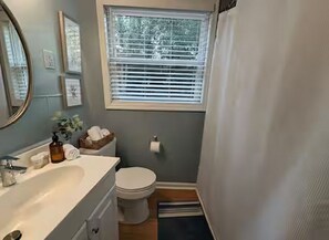 Unclassified image, 5 of 16, button - Renovated James Island cottage — 10 minutes to Charleston & Folly Beach (Charleston)