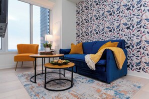 Living area - Elegant 2BR Haven | City Views & Free Parking (Toronto)