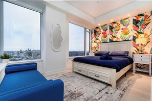 Room - Elegant 2BR Haven | City Views & Free Parking (Toronto)