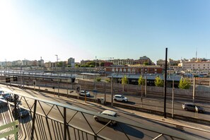 A multi-level highway interchange with vehicles in motion, surrounded by urban buildings and clear skies. - Stella D'Oriente Apartment in Central Bari with Balcony, Wi-Fi, and Air Conditioning (Bari)