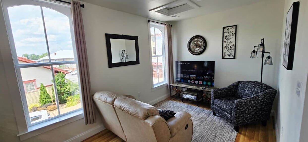 Downtown Apt.1 2br/2ba Near Park/river Private - Front Royal, VA