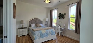 Room - Downtown Apt.1 • 2BR/2BA• Near Park/River• Private (Front Royal)