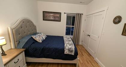 Downtown Apt 3 • 2BR • Near Park & River • Private