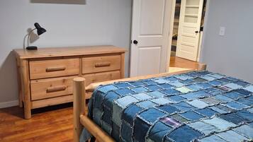 2 bedrooms, WiFi (free), bed sheets