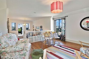 Unclassified image, 5 of 36, button - Charming, Stylish Cottage 15 mins from Edinburgh. Dog friendly, cosy log burner (Lasswade)