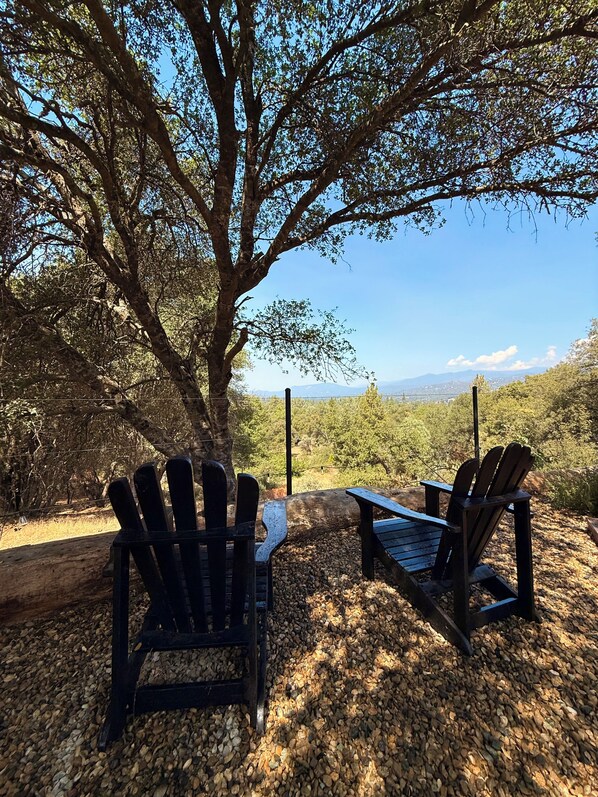 Property grounds - Luxury Camper Van Parking - 16 miles to Yosemite 5 miles to Bass Lake! #2 (Oakhurst)