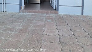 Exterior - Cozy studio in tranquil Muscat close to resturants markets services & main roads (Sib)
