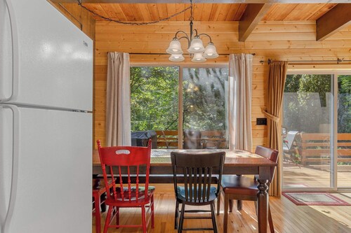 Mt Hood Escape, Big Deck & Forest Views