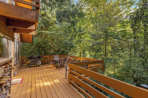 Mt Hood Escape, Big Deck & Forest Views