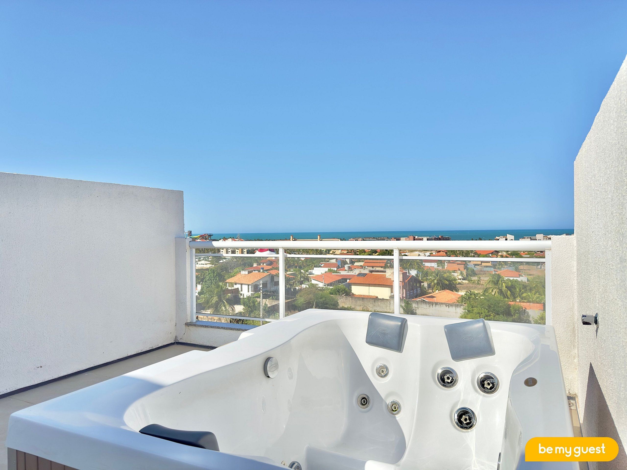Basic Apartment | Outdoor spa tub