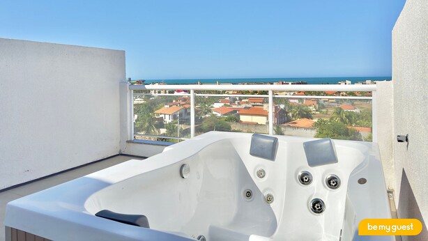 Basic Apartment | Outdoor spa tub - Beach Townhouses V (Aquiraz)