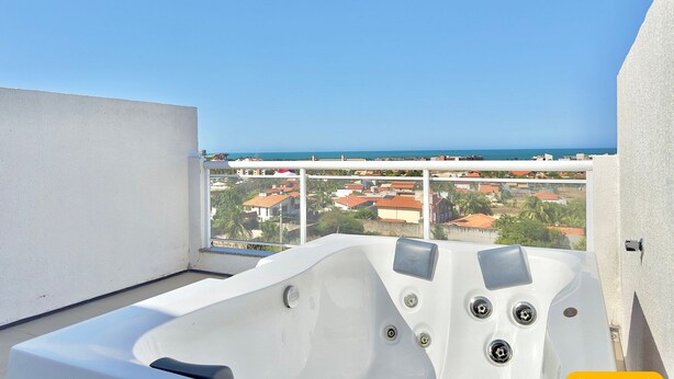Basic Apartment | Outdoor spa tub - Beach Townhouses V (Aquiraz)