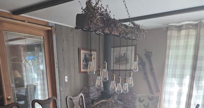 Beautiful 2-bedroom chalet in Hillsborough perfect for getaway trails ski area.