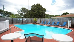 Pool - Emerald Oasis relaxing & quiet pool home w/3br 2 bath pet friendly (Fort Walton Beach)