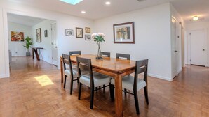 Dining - Emerald Oasis relaxing & quiet pool home w/3br 2 bath pet friendly (Fort Walton Beach)
