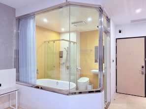 Comfort Double Room, Balcony, Ocean View | Bathroom - Xingwan (Kaohsiung City)