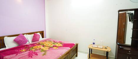 Double Room | WiFi (free), bed sheets