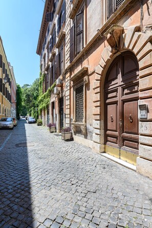 Unclassified image, 2 of 23, button - Vrbo Property (Roma)