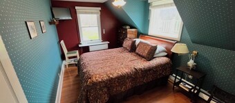 Bowman inn Spacious 12-bedroom estate in beautiful Randolph with AC/pool/hottub