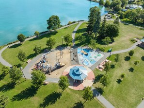 Pool - The Malibu - Stunning Lakehouse with Hotub, Kayaks, Fireplaces ,Parking and More (Clarington)