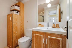 Hair dryer, towels, soap, toilet paper - Vrbo Property (Las chafiras)