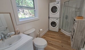 Shower, hair dryer, towels, soap - Brand new cozy, 42sqm Bunky, close to Cabot Trail and NL-Ferry (Hillside Boularderie)