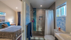 A modern bathroom with a shower, toilet, and sink. - Private, designer furnished, freestanding 1 bedroom ADU in Los Angeles (Los Angeles)