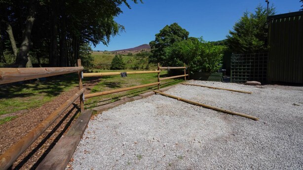 Property grounds - Shepherd's Hut with Private Hot Tub & Moorland Views, Peak District (Leek)