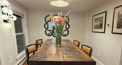 Stunning downtown Mystic 4 bedroom 2 kitchen newly renovated historic home