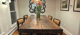 Stunning downtown Mystic 4 bedroom 2 kitchen newly renovated historic home