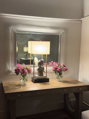 Interior - Stunning downtown Mystic 4 bedroom 2 kitchen newly renovated historic home (Mystic)