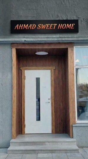 Economy-Vierbettzimmer, Stadtblick | Außendetails