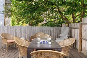 Outdoor dining - Bluewater Boyne City 8 Guests • 3BR • 2BA • Walk to Lake •Located In Town (Boyne City)
