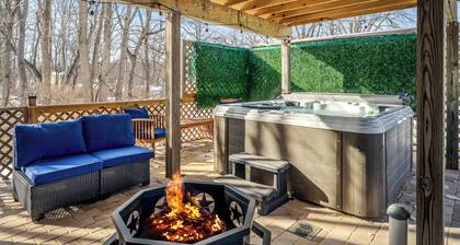 Neon & Pop Retro Cabin w/ Sauna and Hot Tub
Neon & Pop