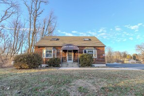 Exterior - Neon & Pop Retro Cabin w/ Sauna and Hot Tub
Neon & Pop (East Stroudsburg)