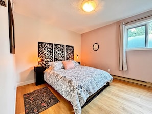Room - Charming 1-bedroom apartment two blocks from beach, Kelowna (Kelowna)