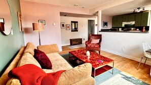 Unclassified image, 3 of 11, button - Charming 1-bedroom apartment two blocks from beach, Kelowna (Kelowna)