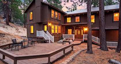 Stillwood by Avantstay Alpine Chalet + Decks + Game Room Near Ski + Lake