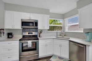 Kitchen - Isla Del Sol 2BR Coastal Paradise With Pool (St. Petersburg)