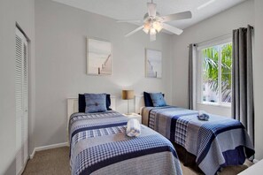 Guest Bedroom - Isla Del Sol 2BR Coastal Paradise With Pool (St. Petersburg)