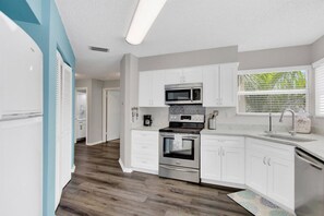Kitchen - Isla Del Sol 2BR Coastal Paradise With Pool (St. Petersburg)