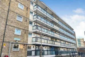 Unclassified image, 5 of 15, button - 3BR Flat in the heart of Bromley | Near Station|ST (London)