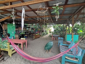 Tempat makan luar