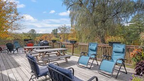 Outdoor dining - Historic 8-bedroom Victorian Inn [1897] in the Sunapee region - all season fun! (Bradford)