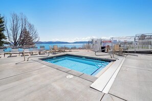 A swimming pool with a view of mountains and a clear sky. - Bear Lake Blue - Lake Views, Heated Pool, Hot Tub (Garden City)
