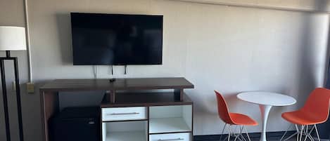 1 bedroom, WiFi (free), bed sheets