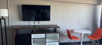 Spacious Twin City Getaway w/ Free Parking - Close to Wineries!
