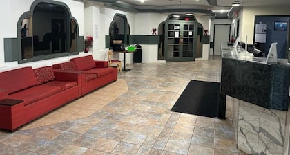 Spacious Twin City Getaway w/ Free Parking - Close to Wineries!