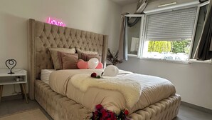 Iron/ironing board, WiFi, bed sheets - Vrbo Property (Freneuse)